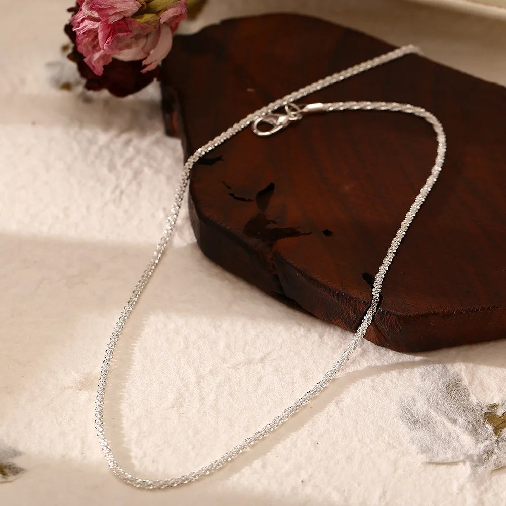 Collana semplice e brillante da donna, colore argento, stile choker, perfetta per look eleganti, matrimoni e feste.