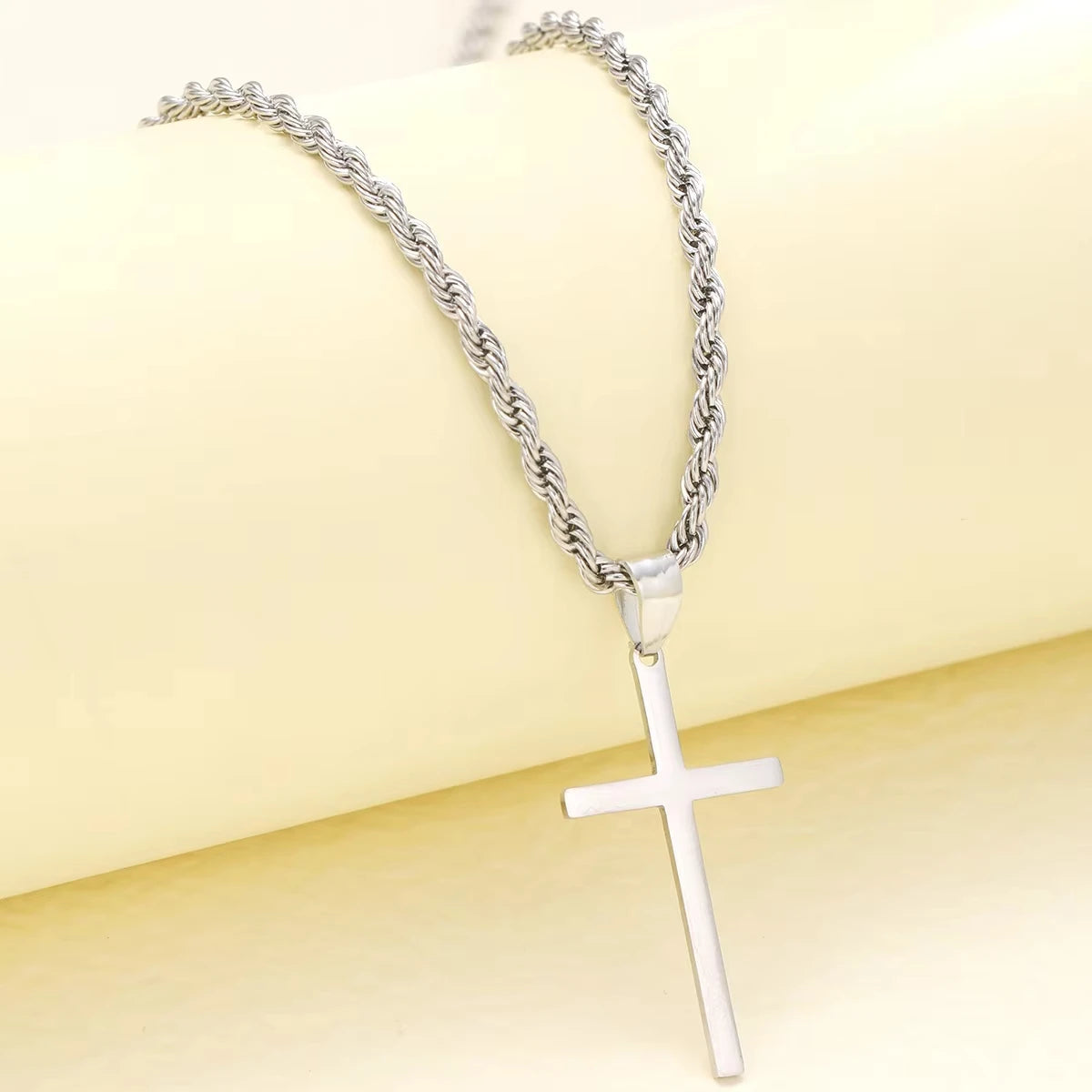Collana Croce Minimal
Elegante e semplice, adatta a uomini e donne.