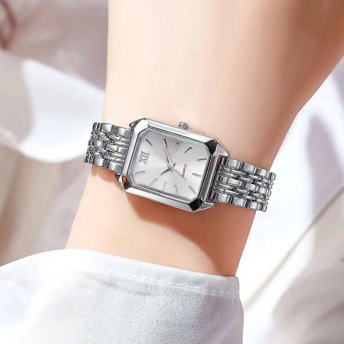 Orologio da donna con quadrante rettangolare, stile elegante e moderno, movimento al quarzo e design di lusso. Perfetto come regalo per ragazze, senza scatola.