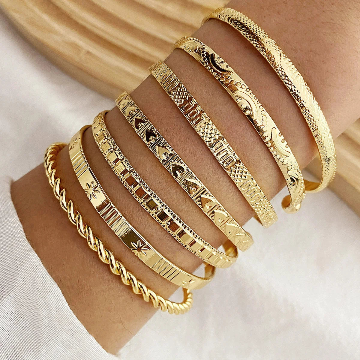 Set di 7 bracciali punk oro per donna