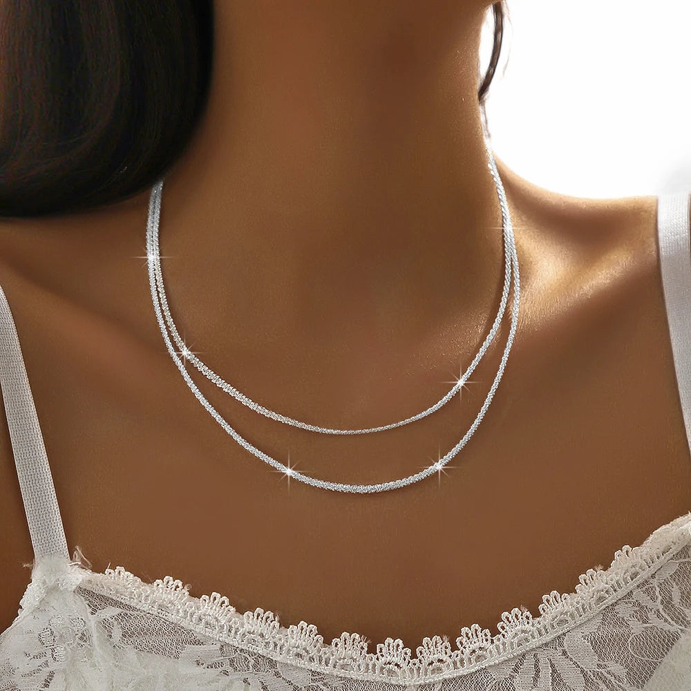 Collana semplice e brillante da donna, colore argento, stile choker, perfetta per look eleganti, matrimoni e feste.